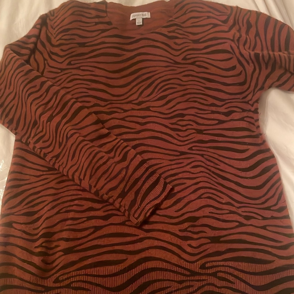 Johnny Was cashmere sweater. Rust/black. Size large.